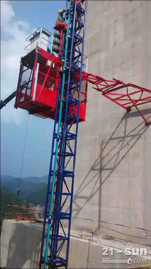 川建助力六廣河特大橋建設(shè)，八臺設(shè)備彰顯國產(chǎn)工程機械實力